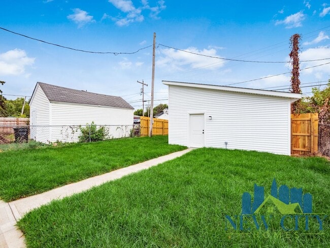 Building Photo - Recently Built 2 Bedroom 2 1/2 Bathroom Single Family Home in South Columbus!