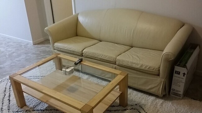 Building Photo - 1/1 PARTLY FURNISHED CONDO UNIT AVAILABLE FALL 2026