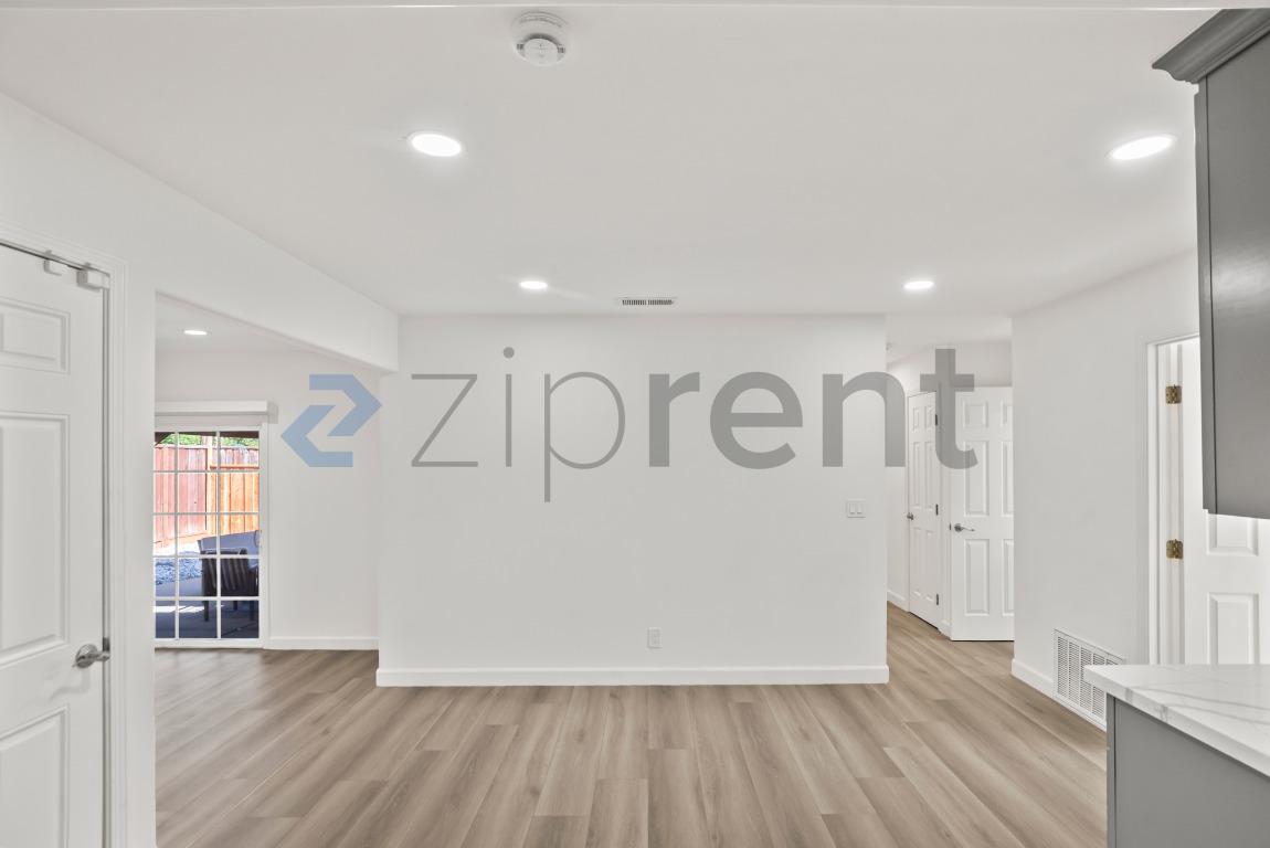 Building Photo - 3068 Nightingale Pl