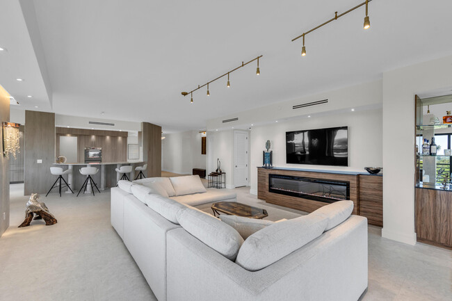 Building Photo - 7351 Promenade Dr