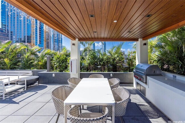 Building Photo - ALL utilities included, furnished one bedroom w/ parking at Azure!