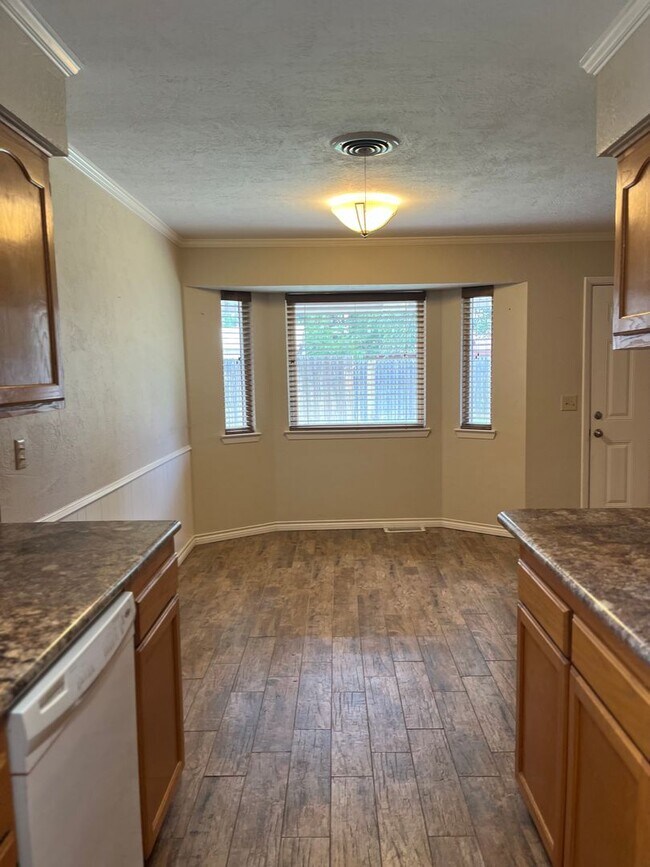 Building Photo - Located close to Bonham Middle School 3/2/2