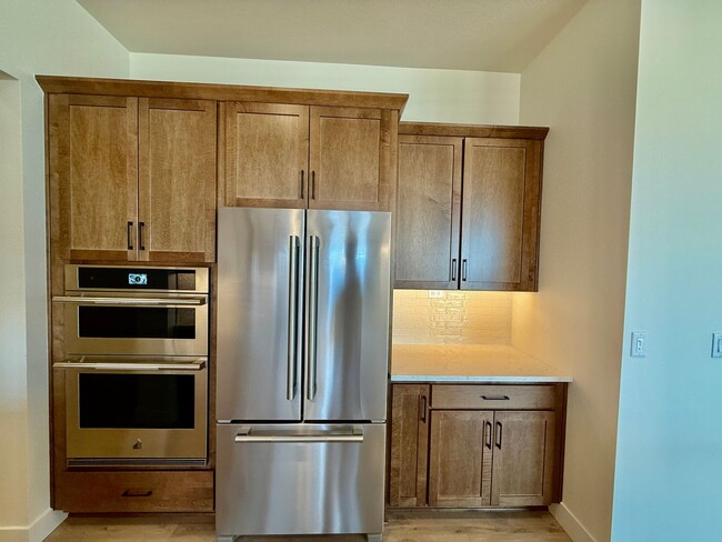 Building Photo - Luxury Living in Kissing Camels – 4 Bed | ...