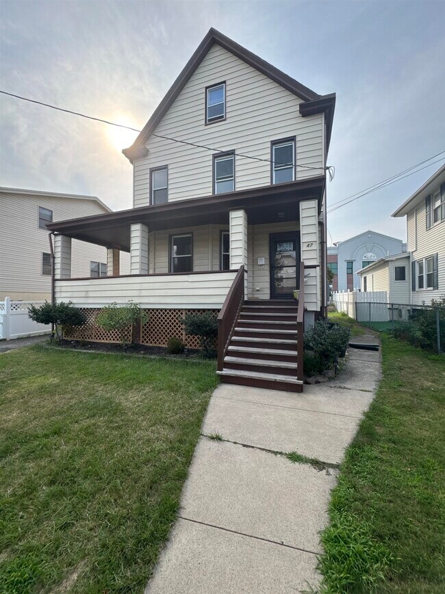 Building Photo - 47 Vreeland Ave