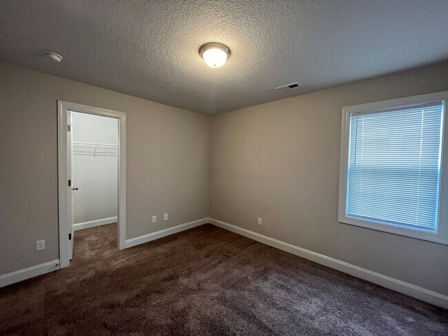 Building Photo - Welcome to Stateside!