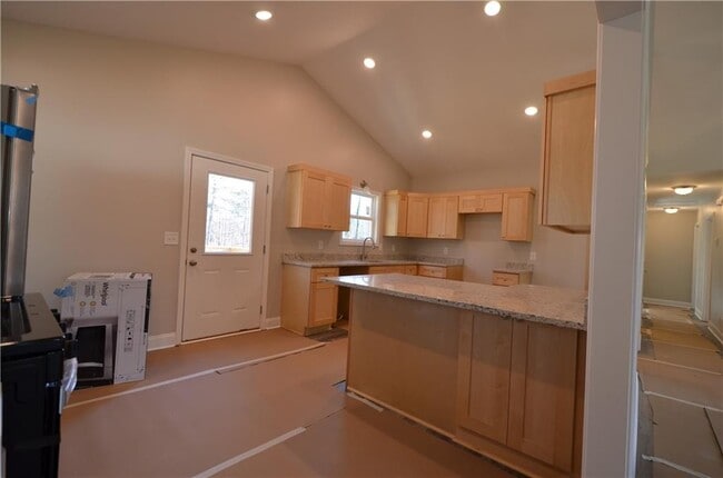 Building Photo - 112 Jade Ln