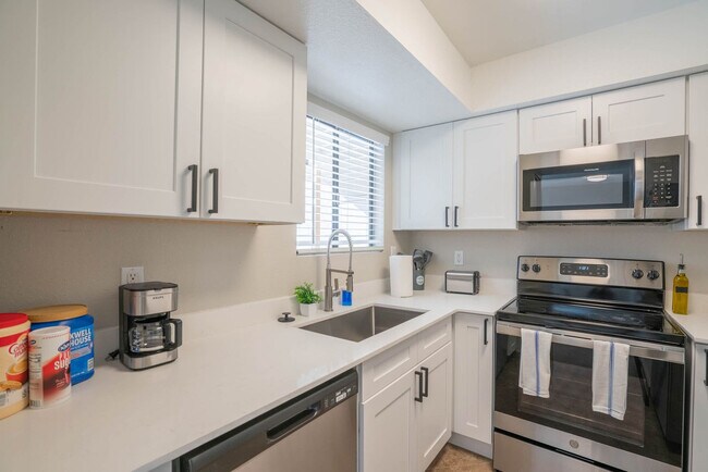 Building Photo - 8550 E McDowell Rd