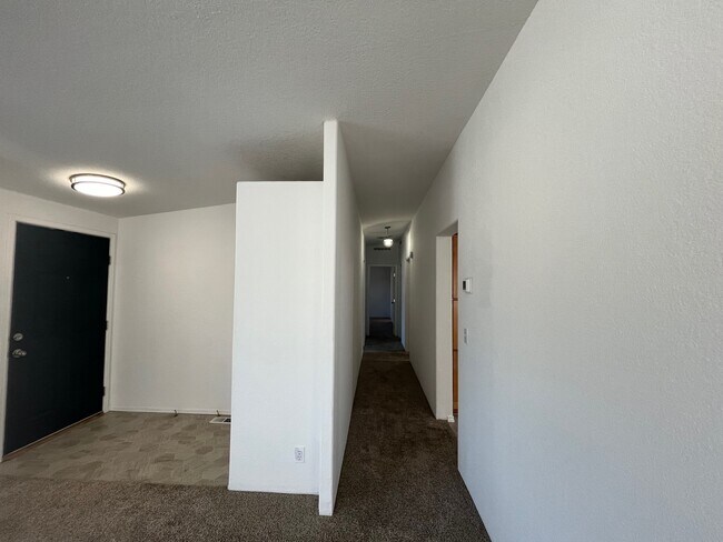 Building Photo - 1404 River Run Ln