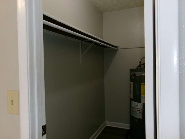 Building Photo - I bedroom Available in Auburndale