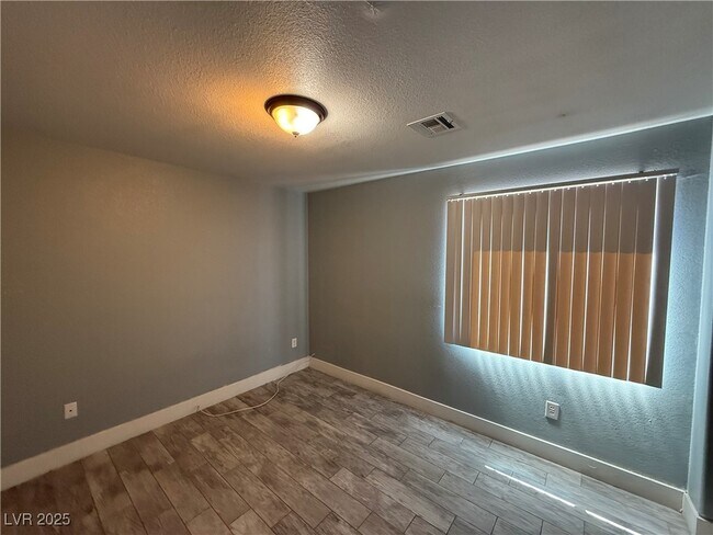 Building Photo - 4300 N Lamont St