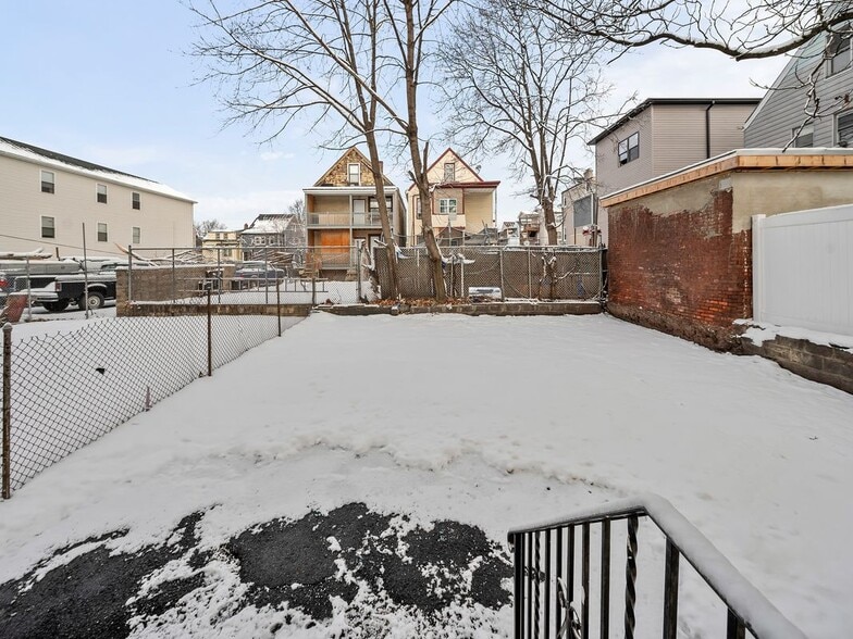 Building Photo - 163-165 Montgomery Street, 1