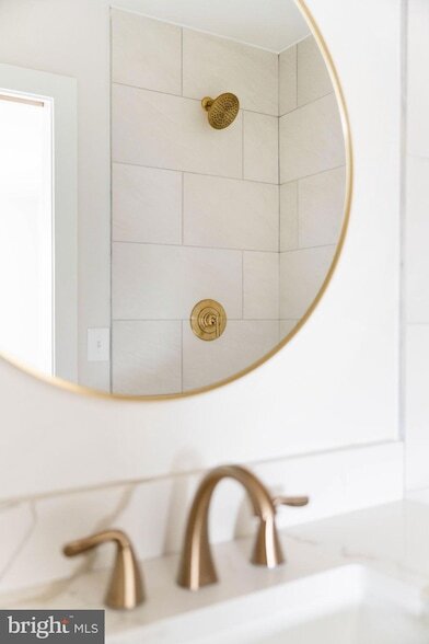 Building Photo - 113 Clifford Ave