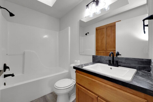 Building Photo - Updated 3 bedroom 2 bath house in a great ...