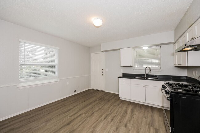Building Photo - 2 BR/1BA | Newly Renovated Single Family Home | 1-Car Covered Parking | Gated backyard