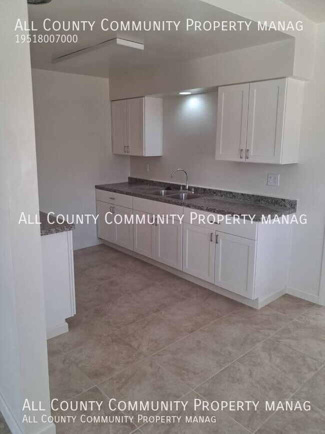 Building Photo - 6377 Hermosa Ave