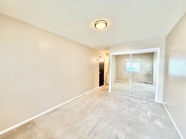 Building Photo - 954 S Miller St
