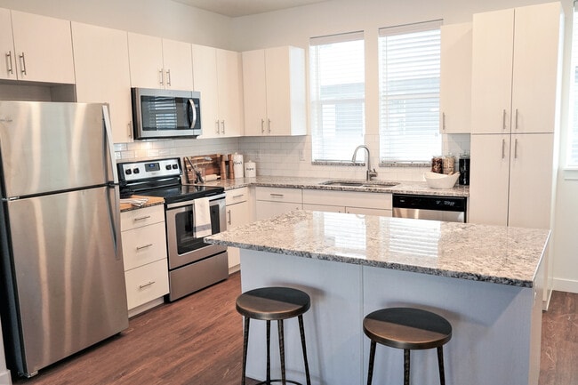 Building Photo - Parc View Apartments & Townhomes