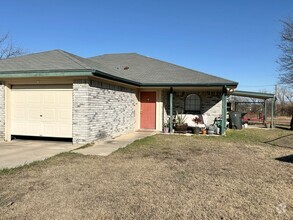 Building Photo - 501 Angus Cir