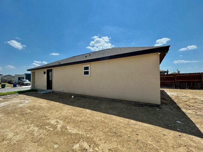 Building Photo - 1628 Bilbao Drive