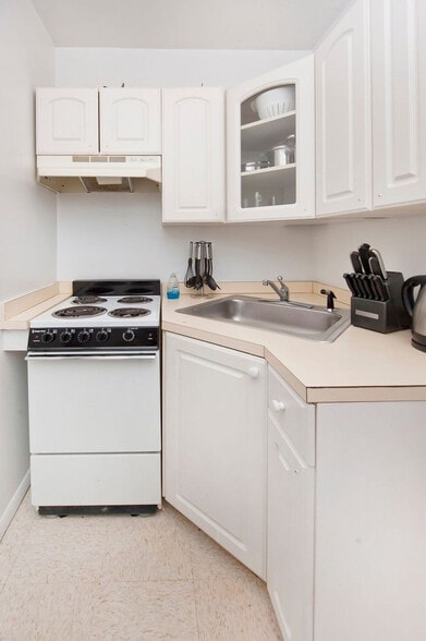 Building Photo - 333 E 95th St