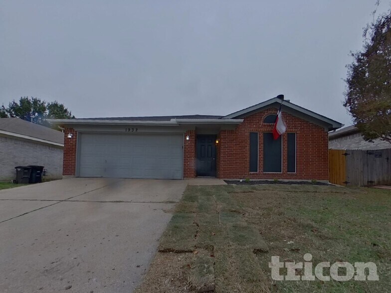 Building Photo - 1932 Cedar Tree Dr