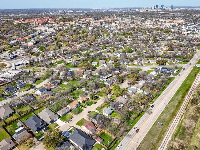 Building Photo - 2837 S Hills Ave