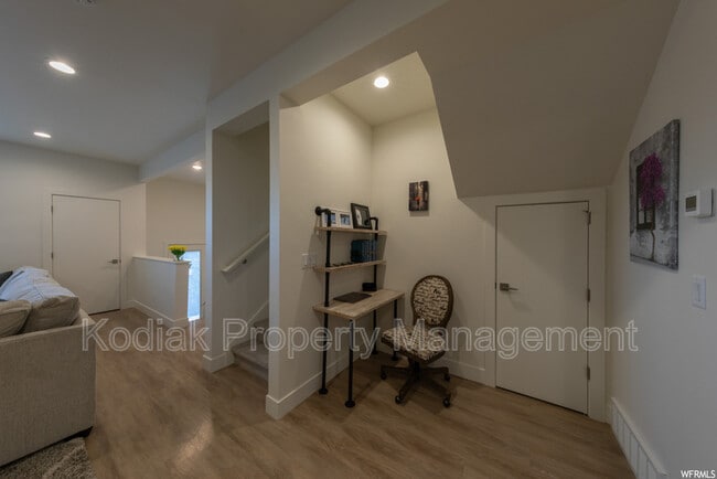 Building Photo - 1541 E Talo Ct