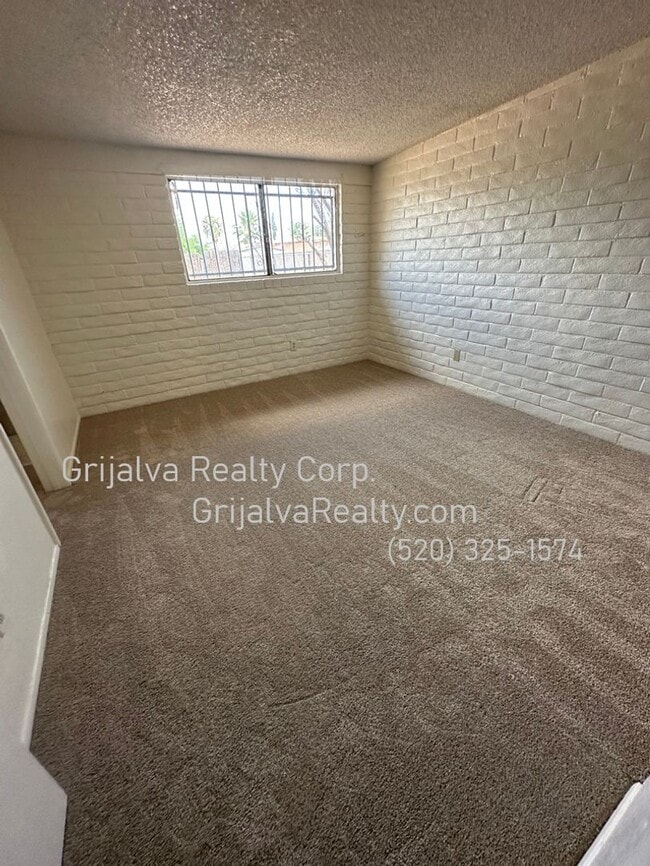 Building Photo - 3325 S Elson Ave