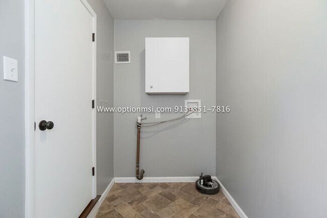 Building Photo - Fantastic four-bedroom ranch in the heart ...