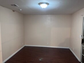 Building Photo - 2230 S Hickory St