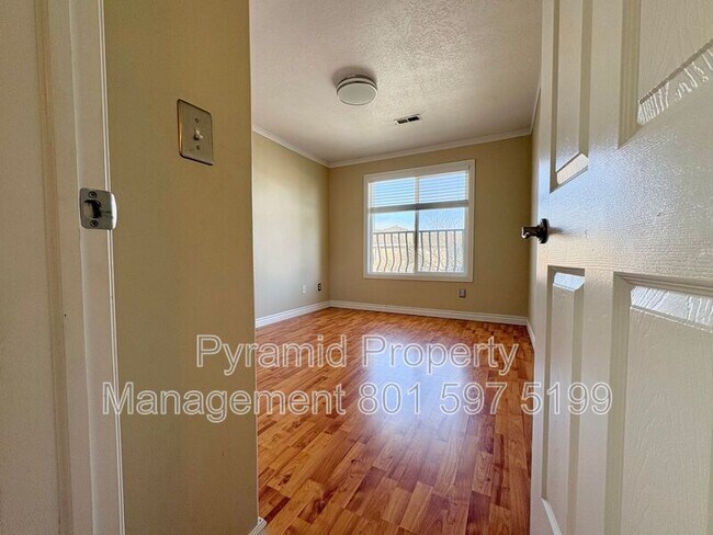 Building Photo - 3141 Alsace Way