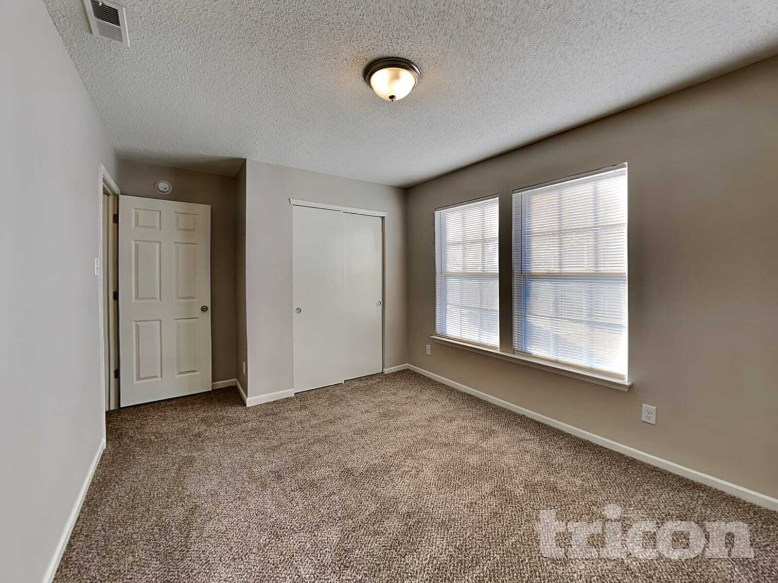 Building Photo - 10428 Kensington Way