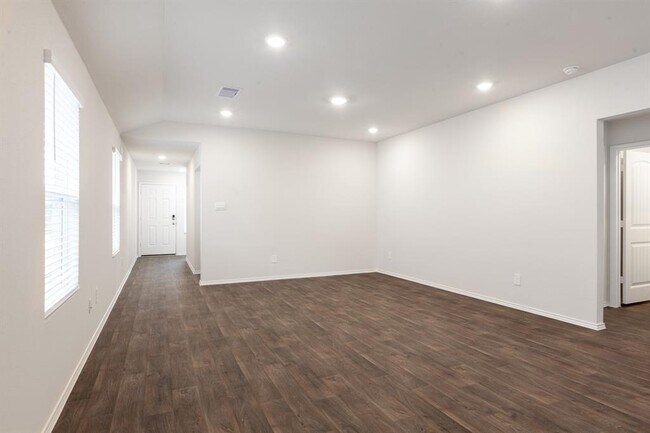 Building Photo - 128 Granary Dr