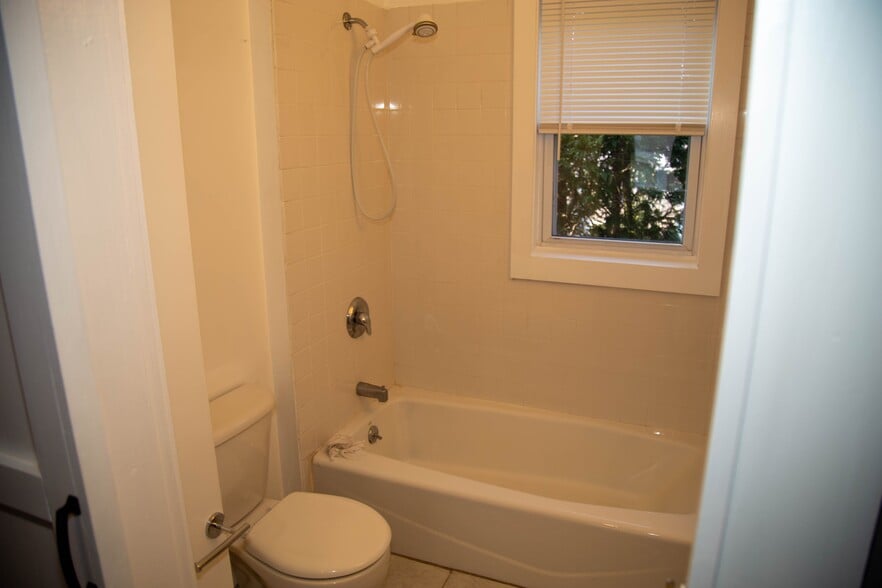 Building Photo - 95 Bradford Ave