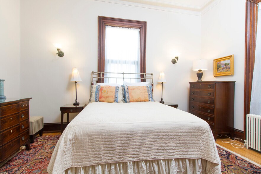 Building Photo - 95 Coggeshall Ave