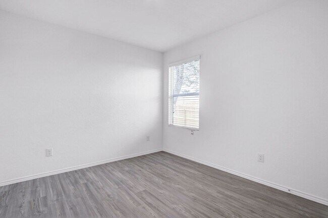 Building Photo - 4 Bedroom Home on Corner Lot in Waterwheel Subdivision