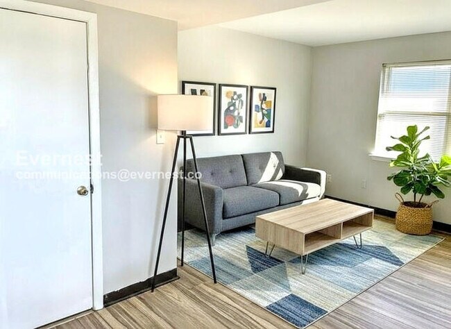 Building Photo - 1512 11th Ave N