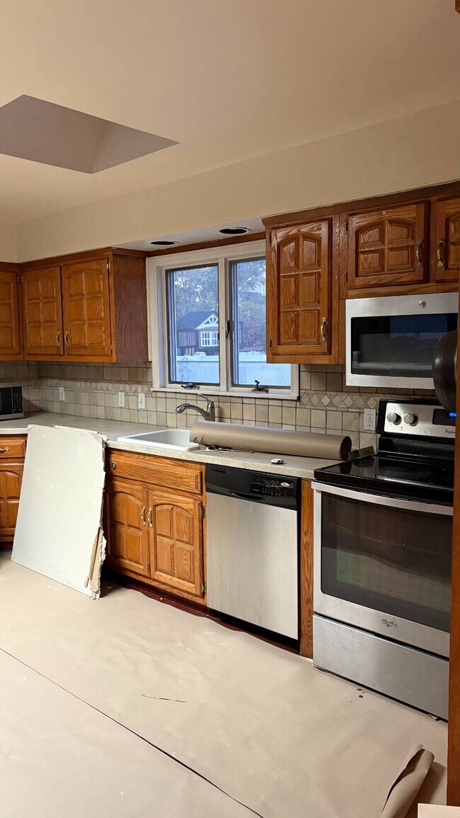 Building Photo - 28 McGaw Ave