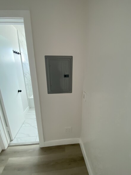 Building Photo - 1515 E 20th St