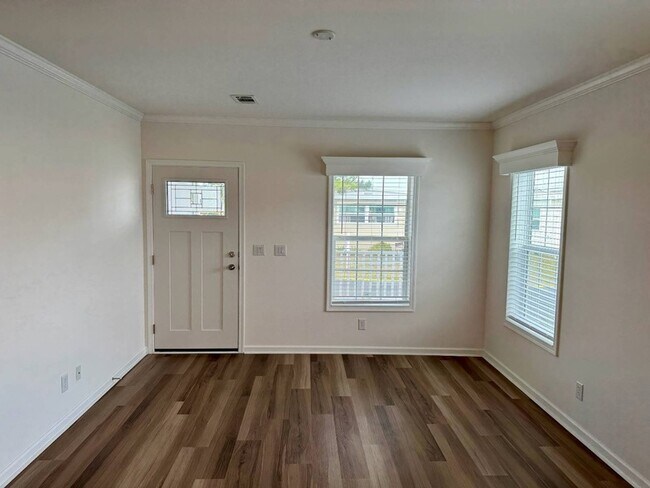 Building Photo - 1283 Jamestown Dr