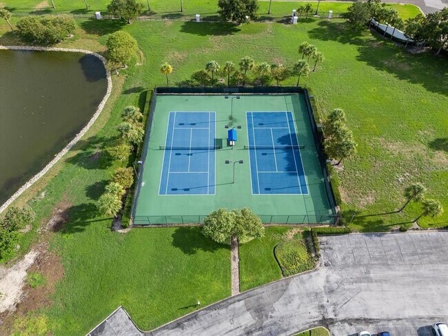 Building Photo - 5110 Coquina Key Dr SE