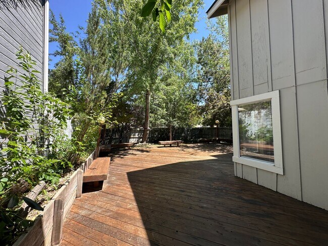 Building Photo - 2-Bedroom Home with Loft in Lakeridge Springs
