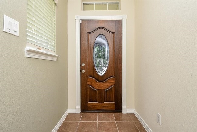 Building Photo - 8908 Clovermist Dr