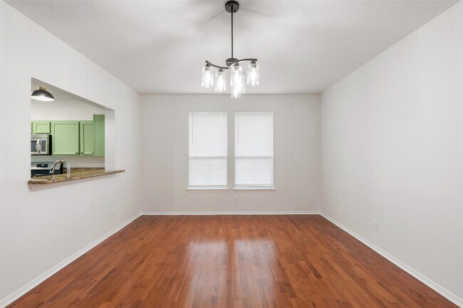 Building Photo - 923 Shirefield Ln