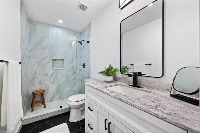 Building Photo - 5911 Sheridan Ave