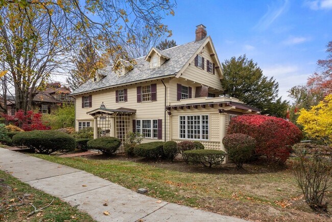 Building Photo - 161 Clinton Rd