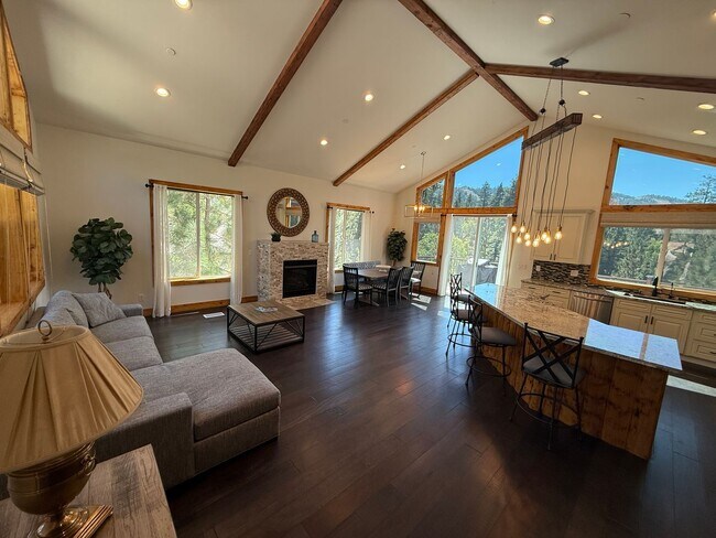 Building Photo - Stunning 4-Bedroom Home with Amazing Views, EV Charger & Solar in Big Bear!