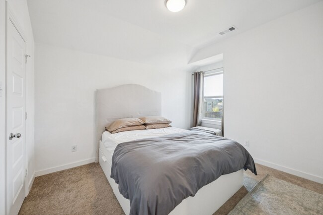 Building Photo - 448 Wildwood Ct