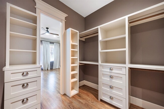 Building Photo - 212 W 6th St