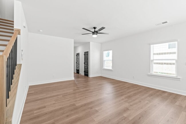 Building Photo - Move-in Ready Modern Townhome!!